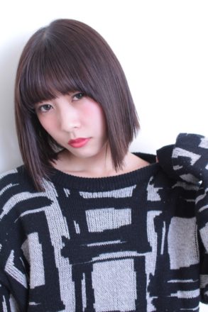 大人かわいい切りっぱなしボブ（ヘアスタイル写真）