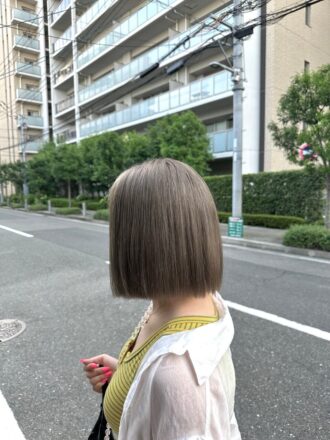 グレージュカラー 透明感ヘアスタイル 中津