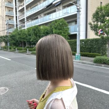 グレージュカラー 透明感ヘアスタイル 中津