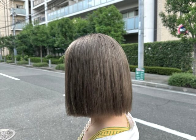 グレージュカラー 透明感ヘアスタイル 中津