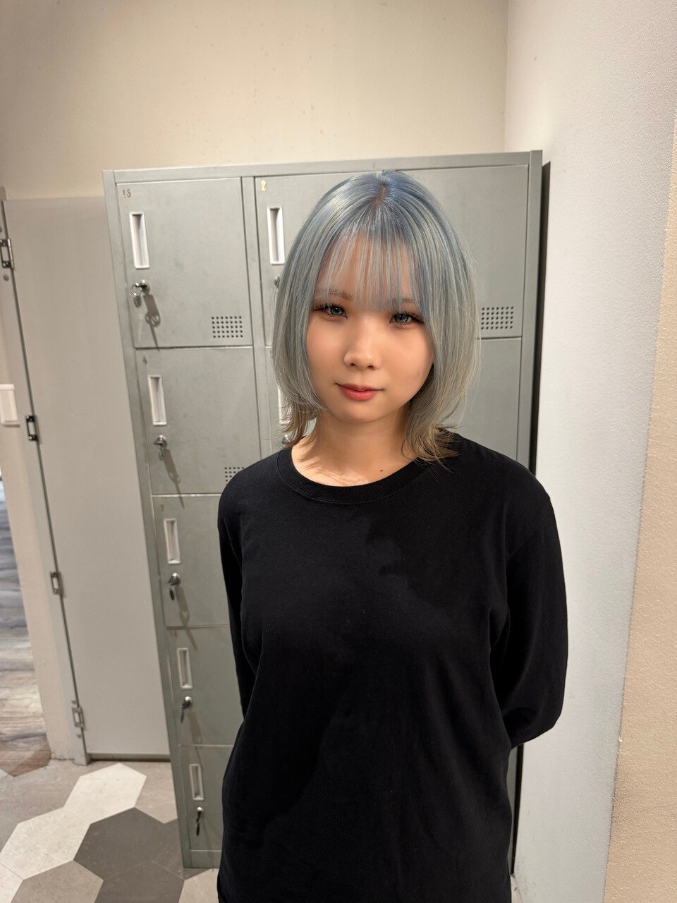 水色ハイトーンカラー ヘアスタイル 天満
