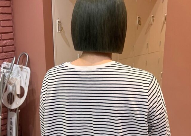 ぱつっとボブ ヘアスタイル 梅田