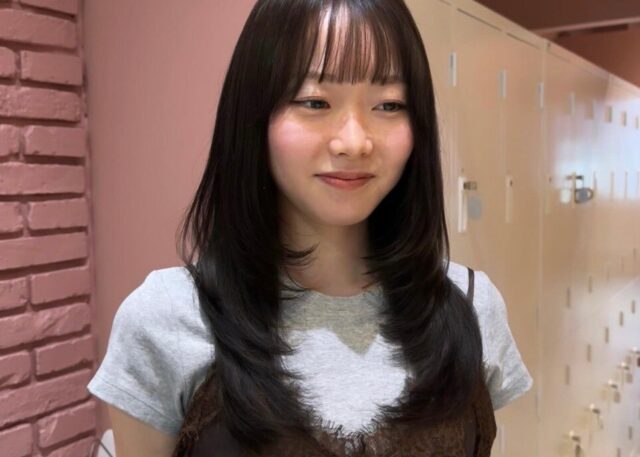 レイヤーカット 暗髪カラー 梅田