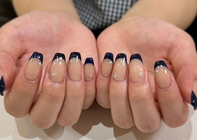 ネイビーフレンチネイル 梅田