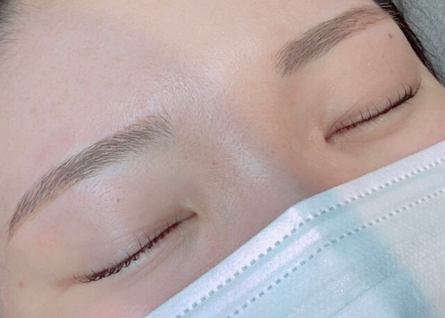 アイブロウデザイン 平行眉 ドレス梅田