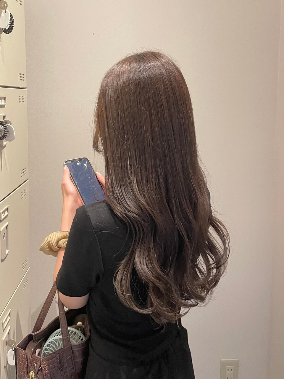 透け感グレージュ ロングヘア ロロネー梅田