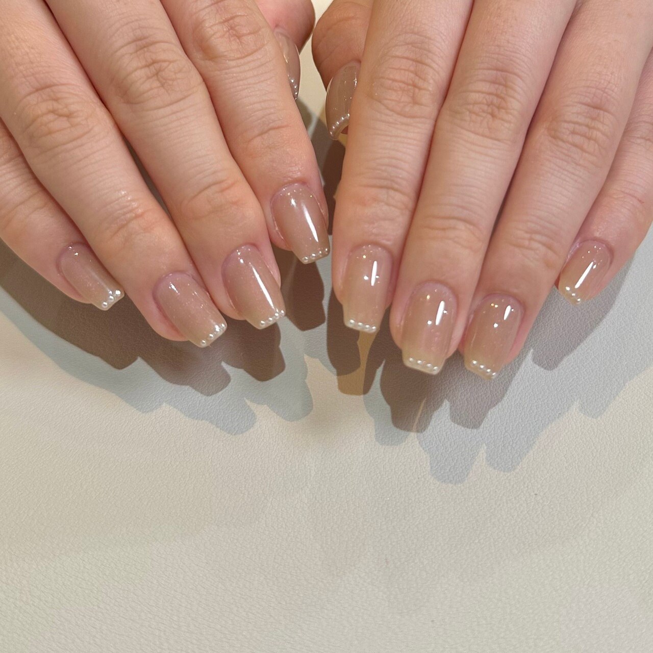 パールのスキニーフレンチ マグネットネイル ドレス梅田