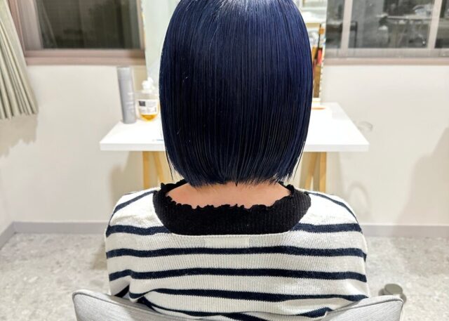 ネイビーブルーカラー ブリーチカラー ボブ ロロネー豊中