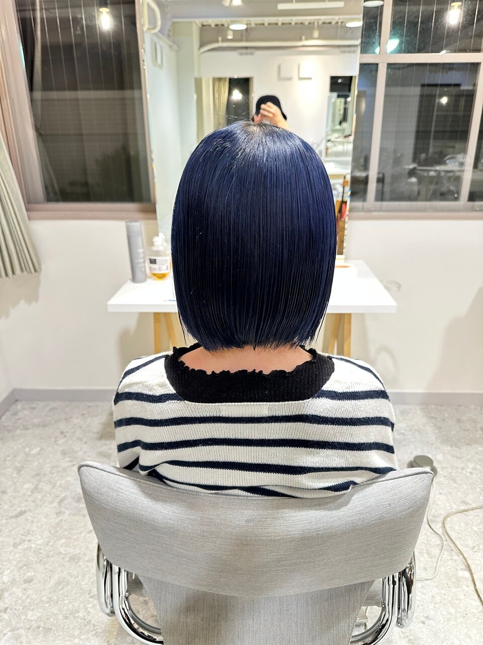 ネイビーブルーカラー ブリーチカラー ボブ ロロネー豊中